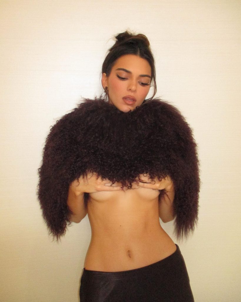 Kendall Jenner’s Underboob Moment!