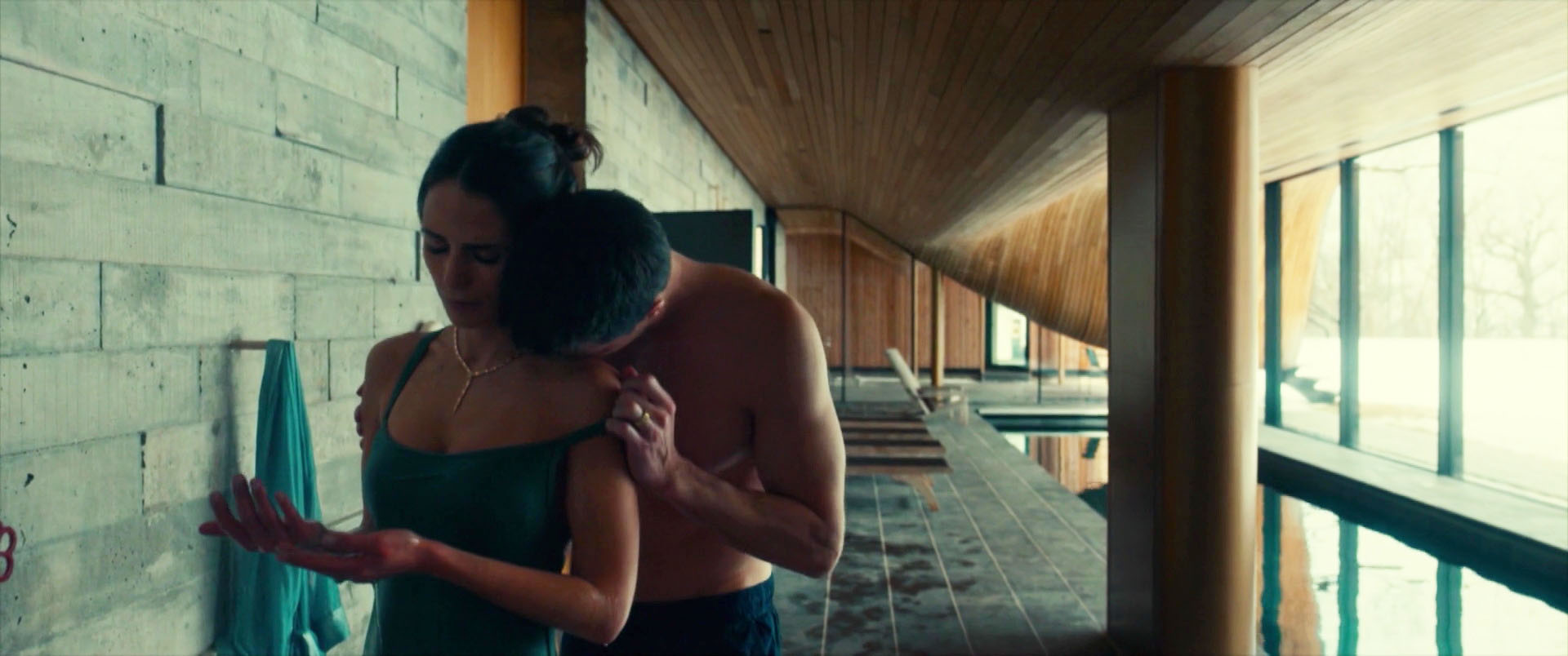 Jordana Brewster Gets Nude In Simulant
