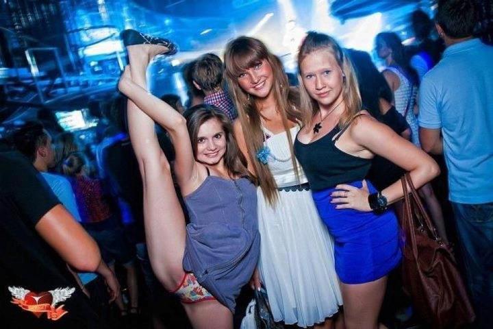20 Nightclub Pictures That Will Make You Cringe and Other Fine Things!