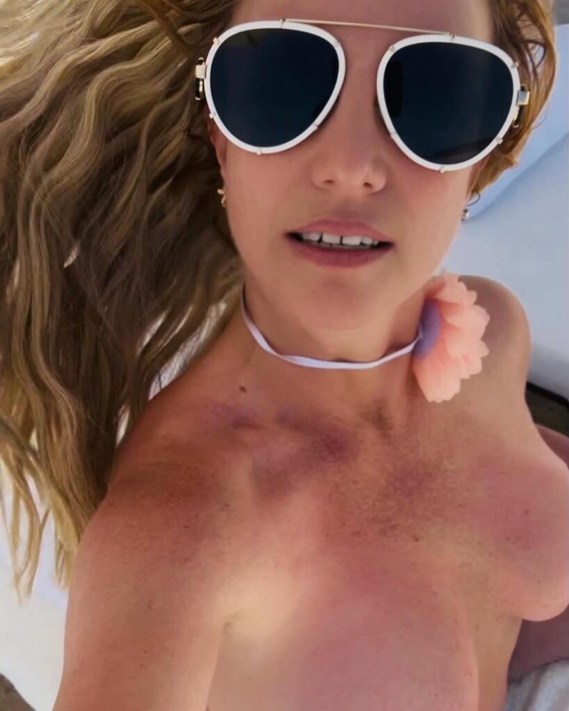 Britney Spears is Topless Again!